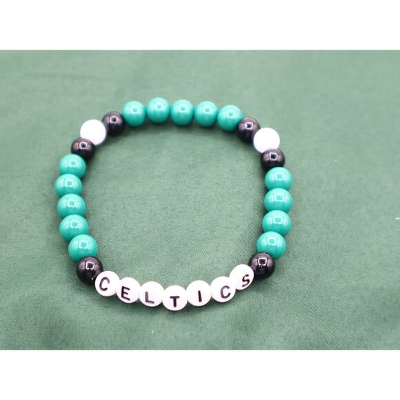 Beaded bracelet made with glass beads perfect for St. Patrick's Day. - Picture 2 of 6